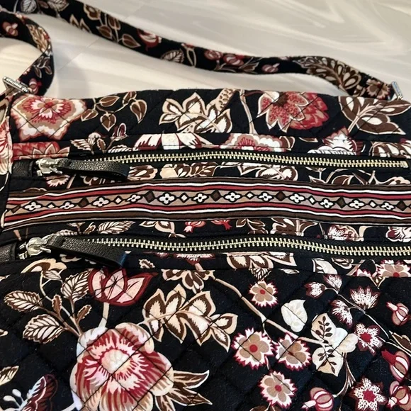 Vera Bradley triple zip
Hipster purse. EUC! - Picture 6 of 6